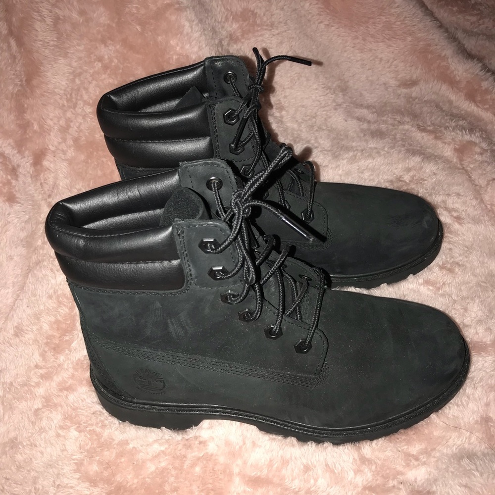 Black timberlands size 8 women’s and size 6 men’s